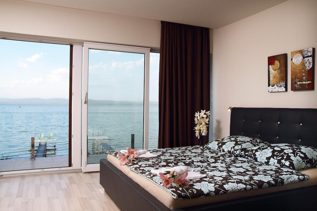 Aba Sea House Balatonszarszo Quarto foto
